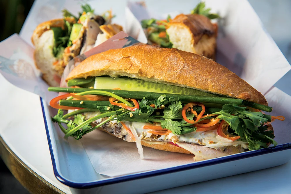 Bánh Mì (Thịt, pate, chả, trứng,...)