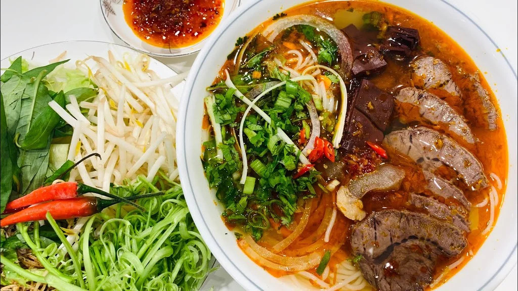 Món Bún Bò Huế đặc sắc