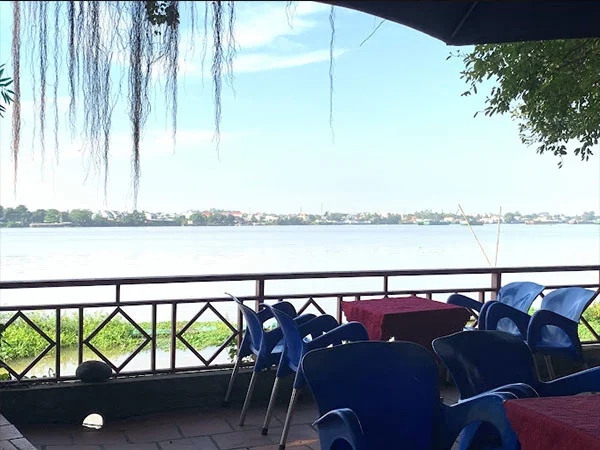 Cafe Những Người Bạn Gần Sông