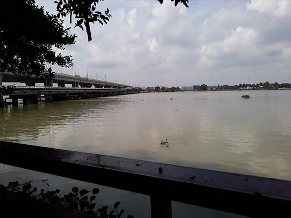 Quán Cafe gần chân cầu Hóa An