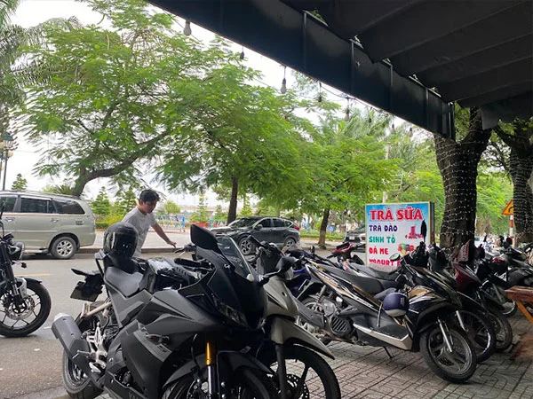 Cafe đối diện sông Đồng Nai