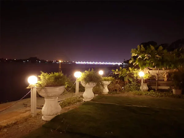 Quán Cafe Bờ Sông Cây Bàng