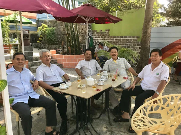 Quán Cafe Cây Bàng gần sông