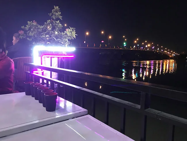 Ngắm đèn cầu Hóa An Subi Coffe & TeaSubi