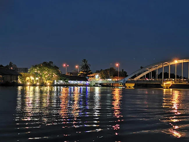 Lẩu Cá Kèo Thanh Mai gần sông