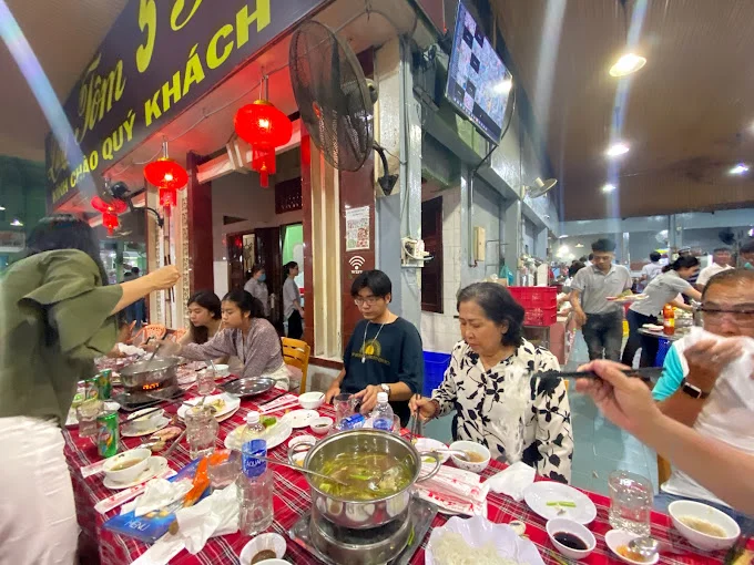 Quán Lẩu Tôm 5 Ri CMT8