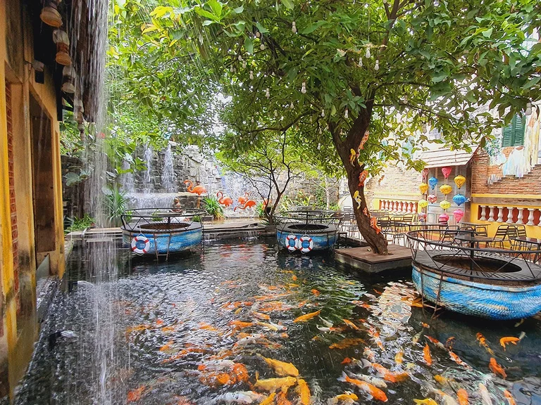 Quán cafe Góc Phố Koi