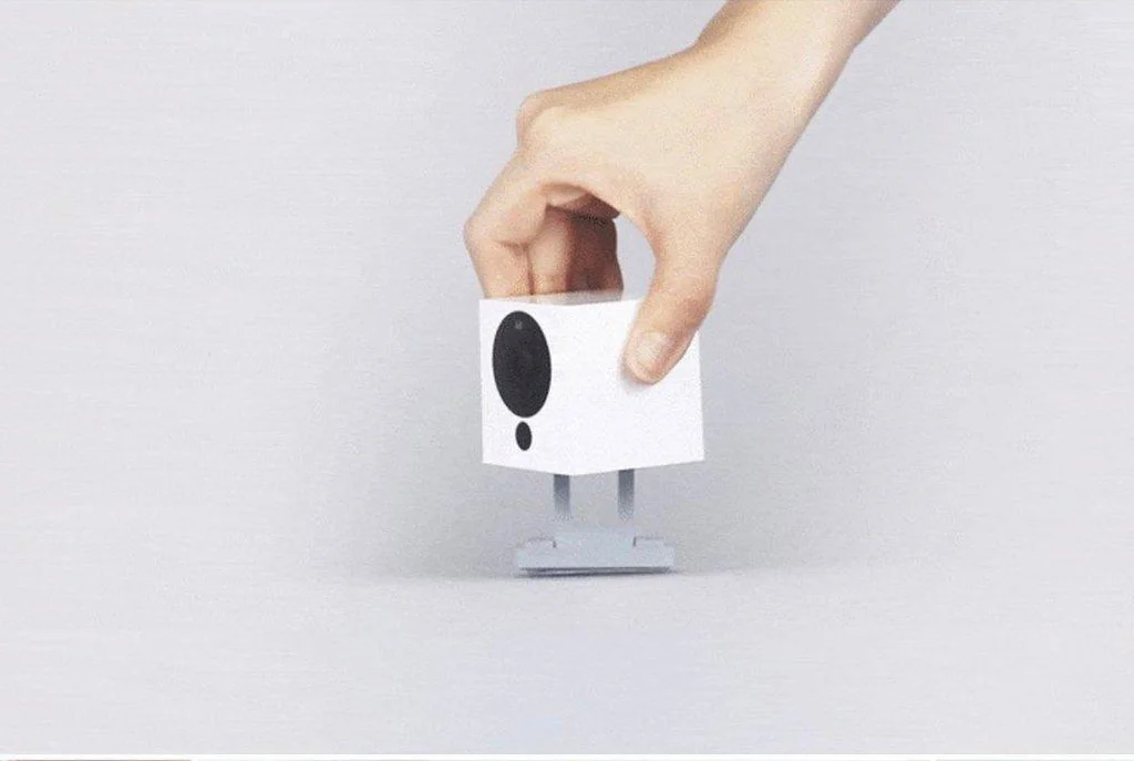 Bước 1: Tháo thiết bị camera khỏi vị trí lắp đặt
