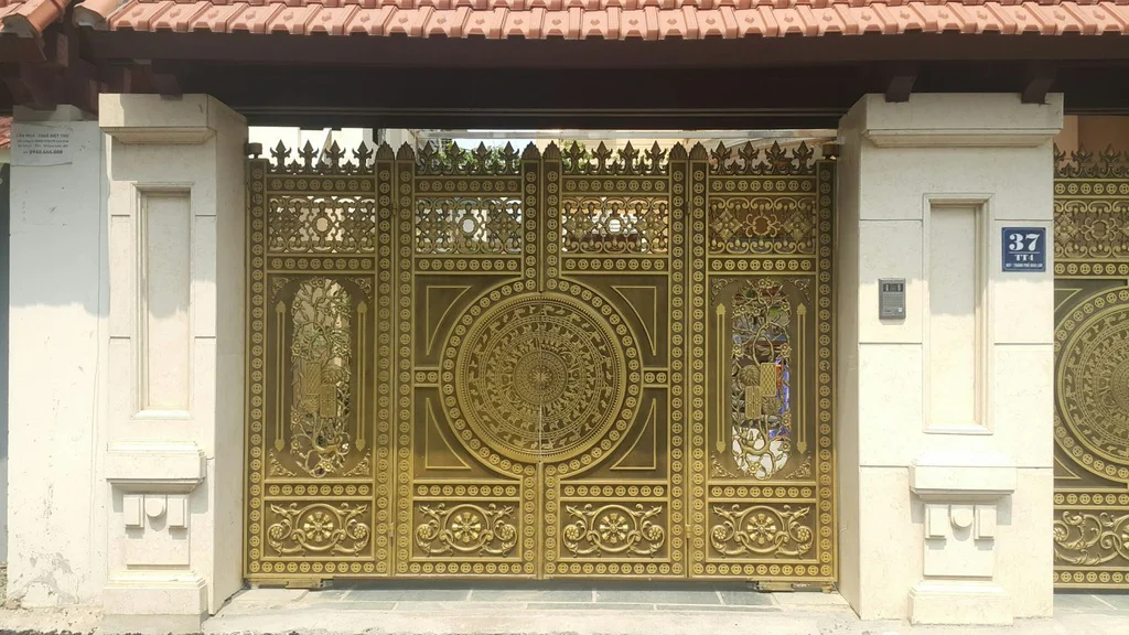 Cổng nhôm đúc 4 cánh