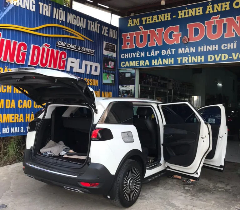 ĐỒ CHƠI CHƠI XE HƠI HÙNG DŨNG