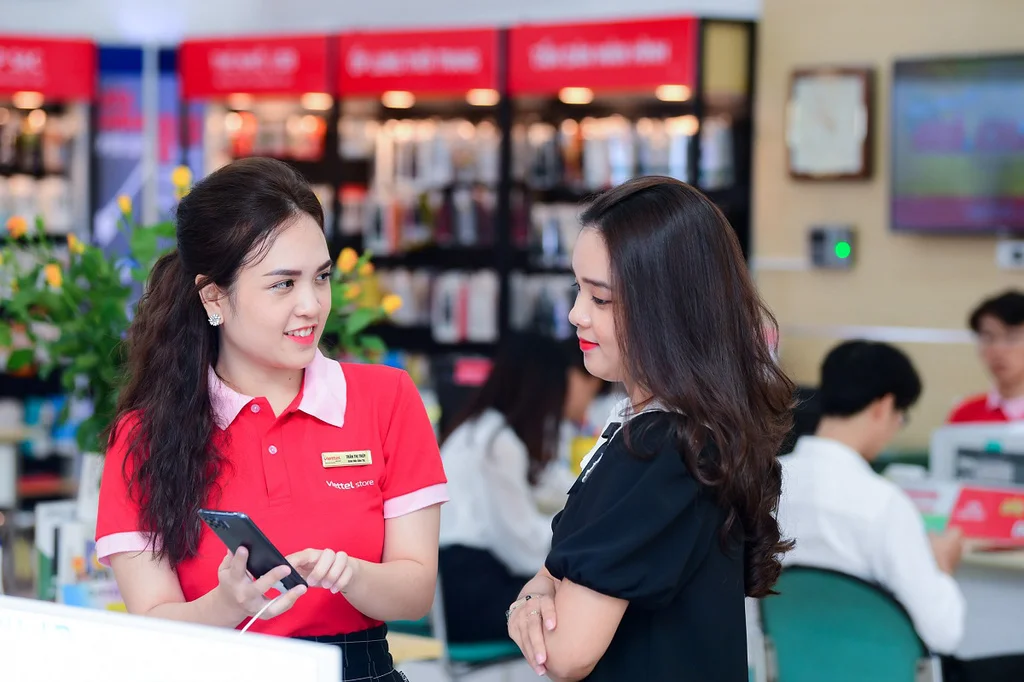 Top 3: Viettel Store 2