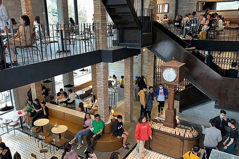 Không gian quán Katinat Saigon Kafe đẹp